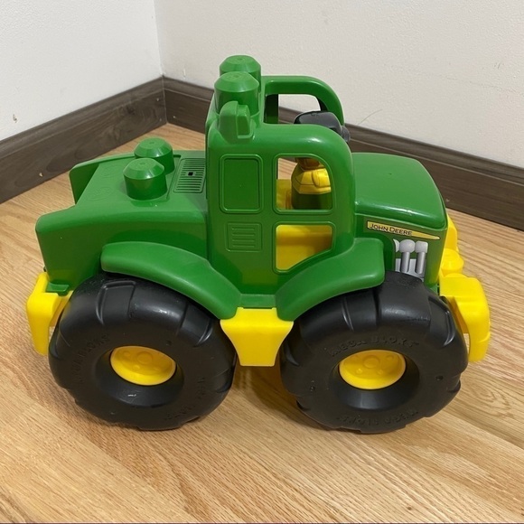 Mega Bloks Transforming Tractor Green Yellow John Deere Building Block Toy - Picture 2 of 5